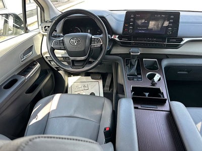 2022 Toyota Sienna XLE 8 Passenger