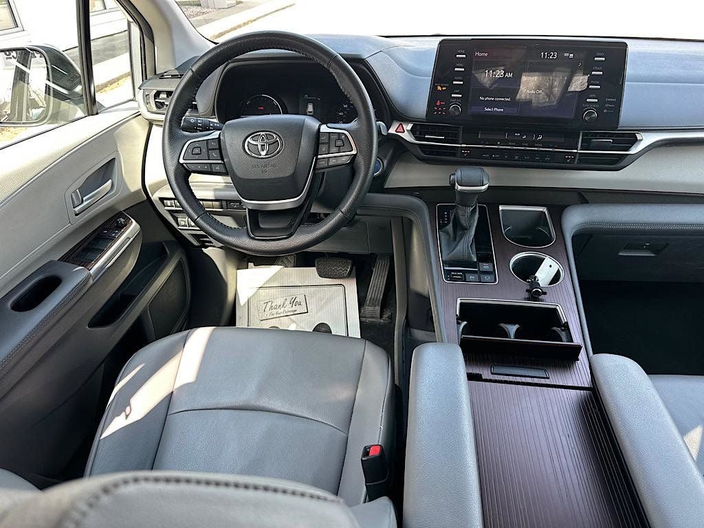2022 Toyota Sienna XLE 8 Passenger