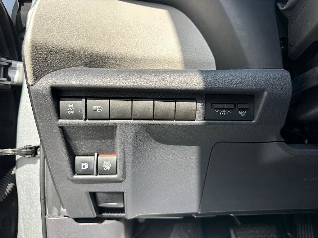 2022 Toyota Sienna XLE 8 Passenger