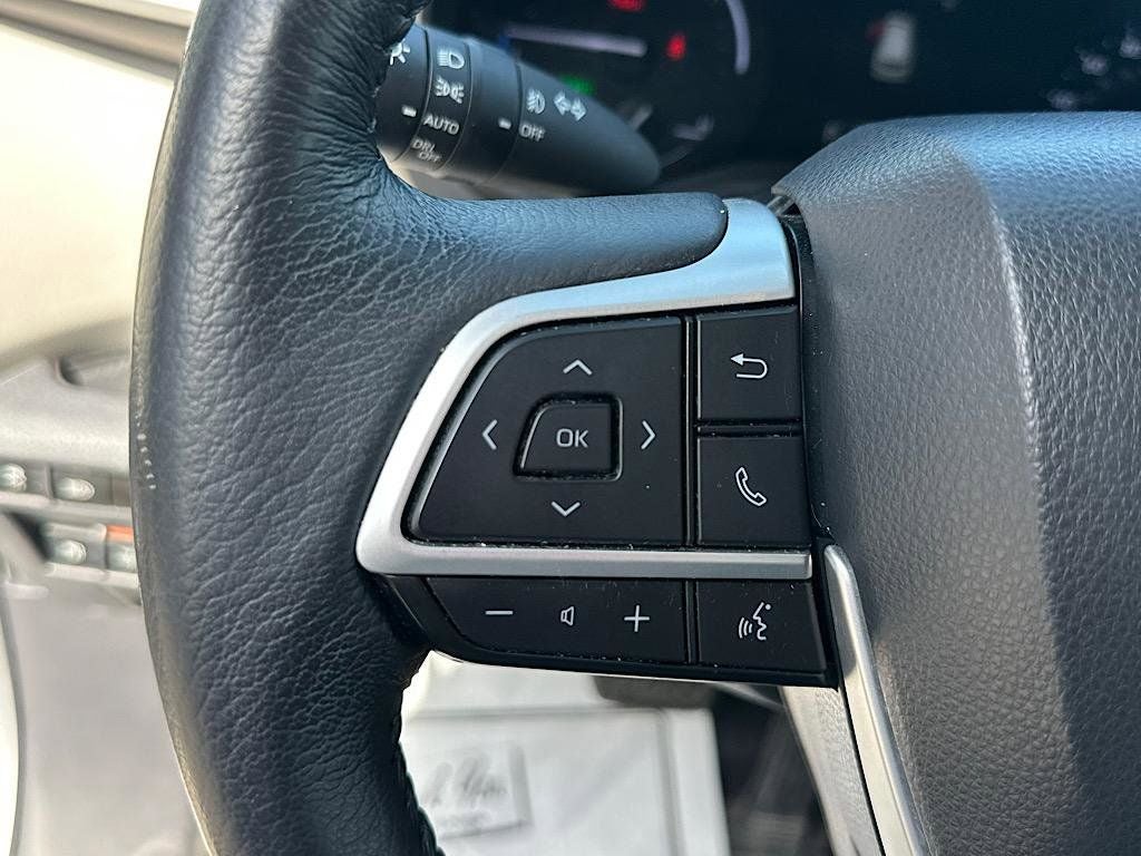 2022 Toyota Sienna XLE 8 Passenger