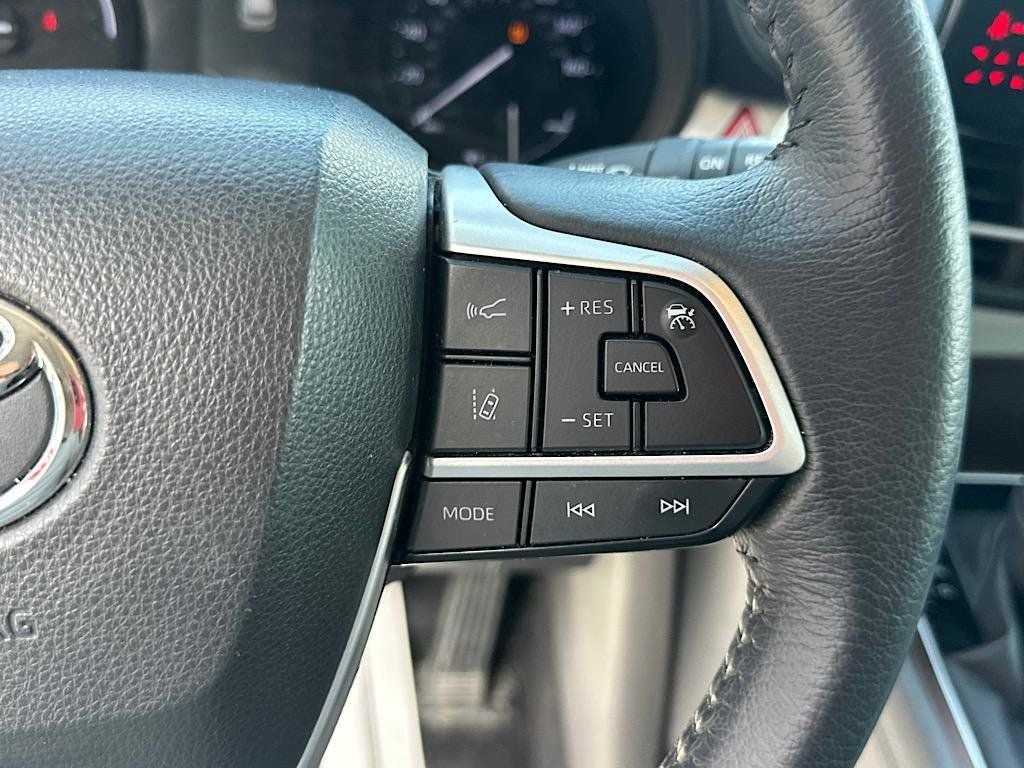 2022 Toyota Sienna XLE 8 Passenger