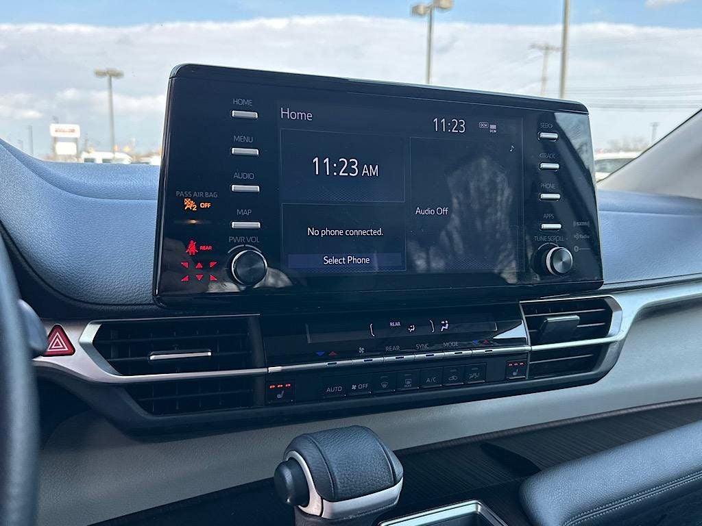 2022 Toyota Sienna XLE 8 Passenger