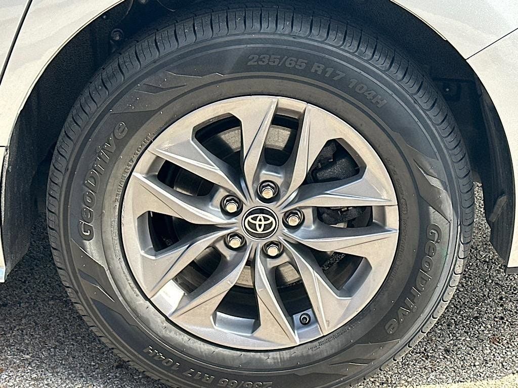 2022 Toyota Sienna XLE 8 Passenger