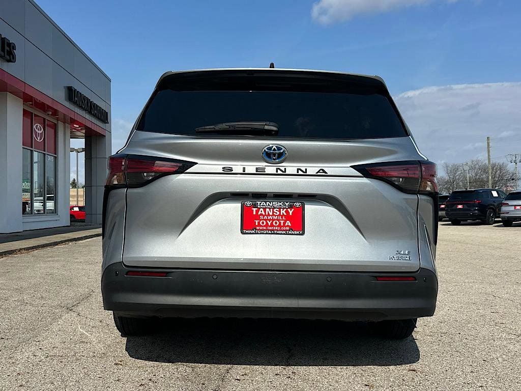 2022 Toyota Sienna XLE 8 Passenger