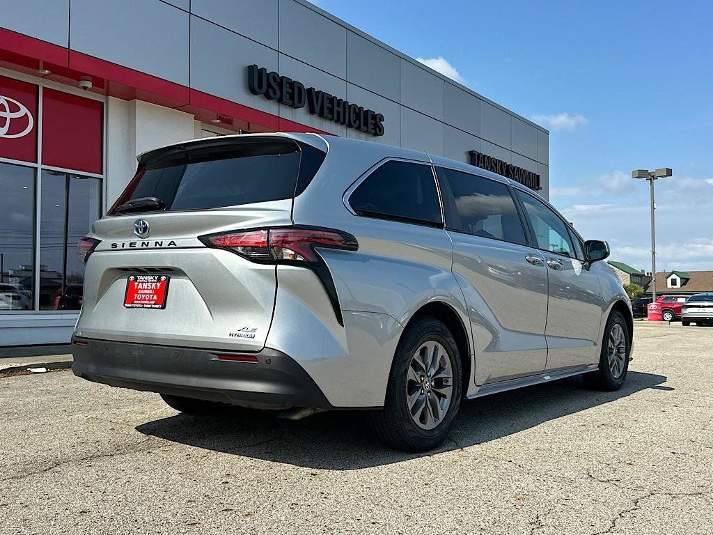 2022 Toyota Sienna XLE 8 Passenger