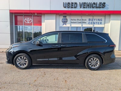 2025 Toyota Sienna XLE 7 Passenger