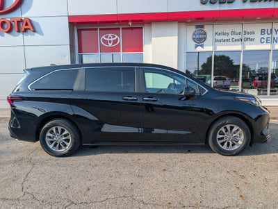 2025 Toyota Sienna XLE 7 Passenger