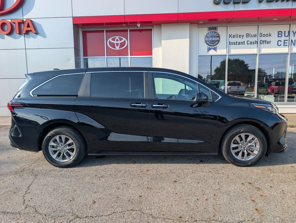 2025 Toyota Sienna XLE 7 Passenger