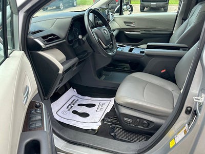 2024 Toyota Sienna XLE 8 Passenger