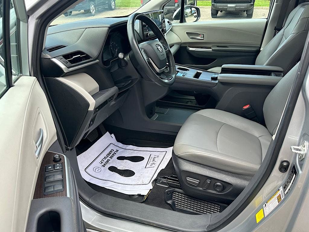 2024 Toyota Sienna XLE 8 Passenger