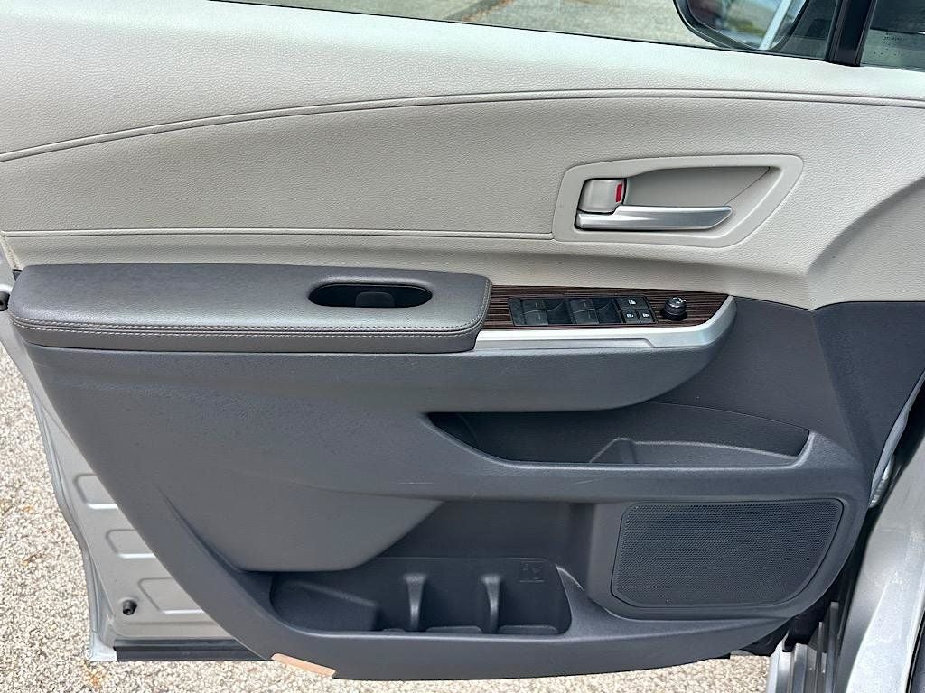 2024 Toyota Sienna XLE 8 Passenger