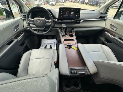 2024 Toyota Sienna XLE 8 Passenger