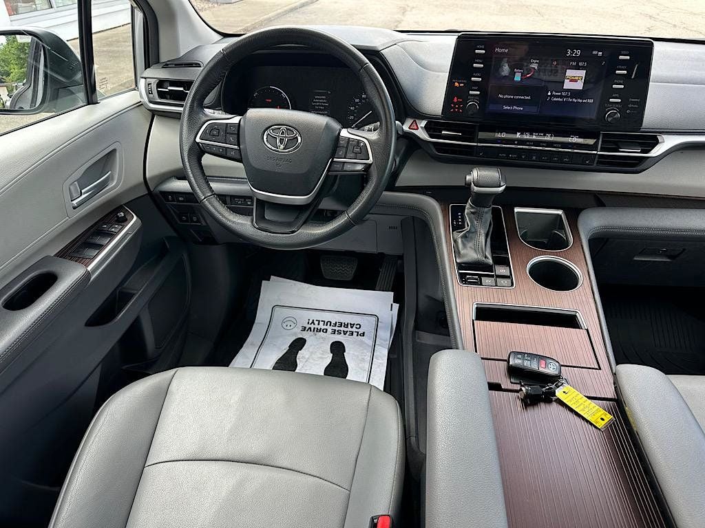 2024 Toyota Sienna XLE 8 Passenger
