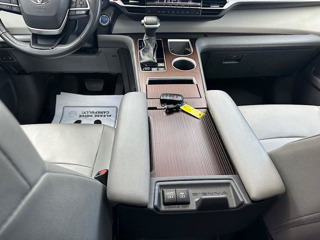 2024 Toyota Sienna XLE 8 Passenger