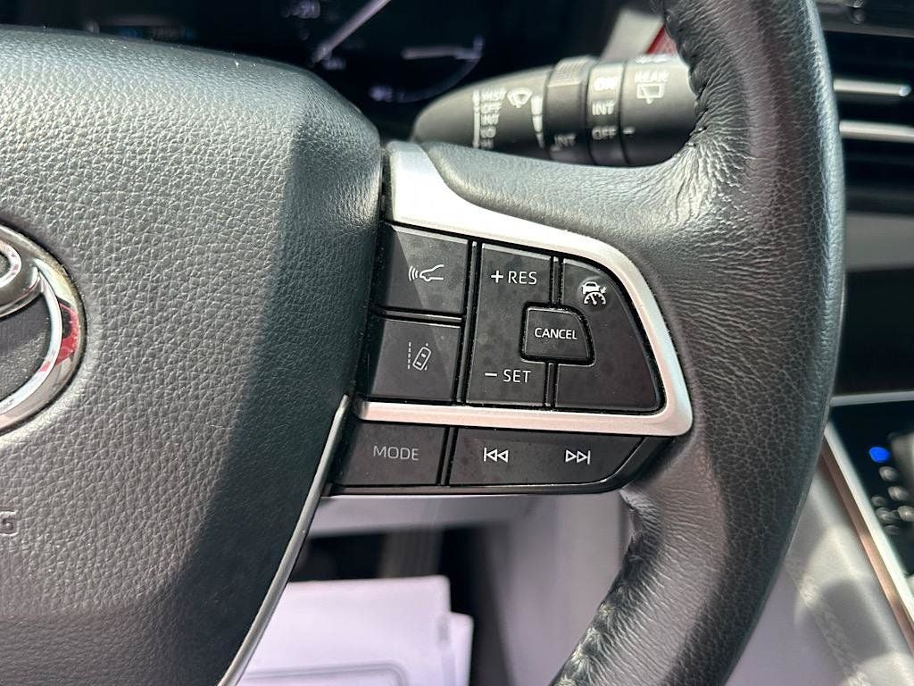 2024 Toyota Sienna XLE 8 Passenger