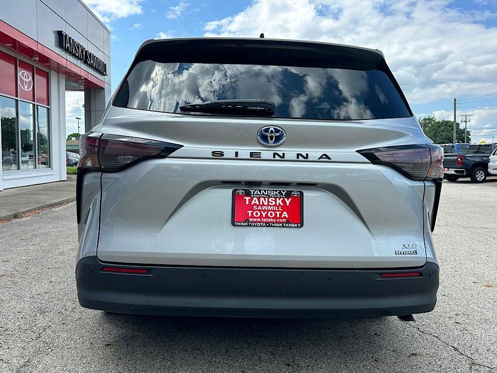 2024 Toyota Sienna XLE 8 Passenger