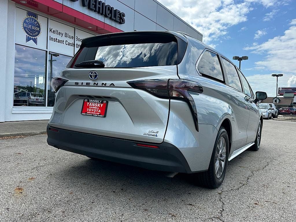 2024 Toyota Sienna XLE 8 Passenger