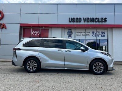 2024 Toyota Sienna XLE 8 Passenger