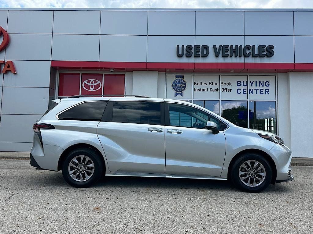 2024 Toyota Sienna XLE 8 Passenger