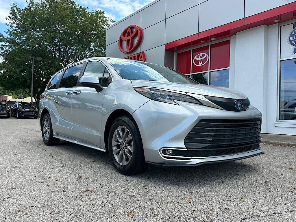 2024 Toyota Sienna XLE 8 Passenger
