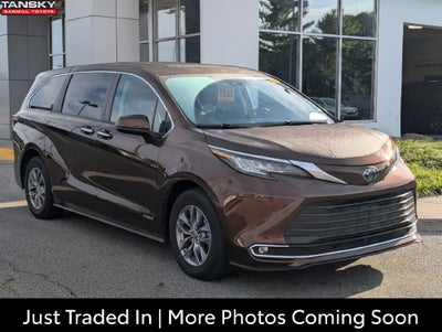 2021 Toyota Sienna XLE 8 Passenger