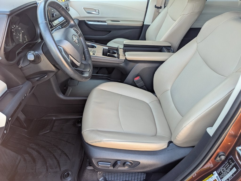 2021 Toyota Sienna XLE 8 Passenger