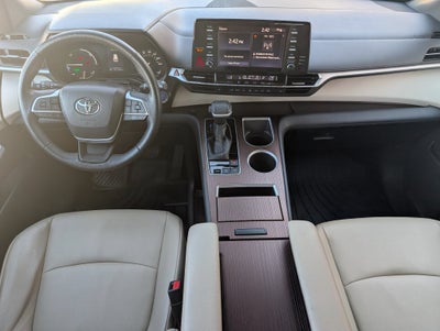 2021 Toyota Sienna XLE 8 Passenger