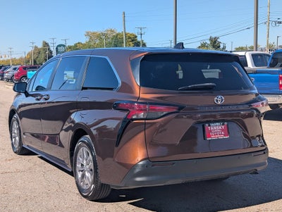 2021 Toyota Sienna XLE 8 Passenger