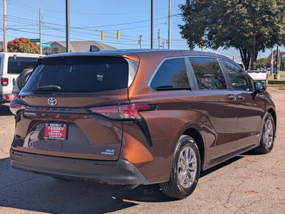 2021 Toyota Sienna XLE 8 Passenger