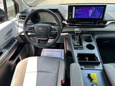 2025 Toyota Sienna XLE 7 Passenger