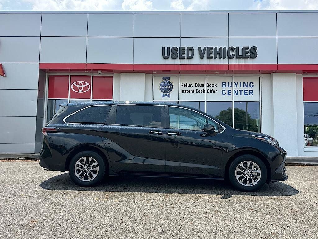 2025 Toyota Sienna XLE 7 Passenger