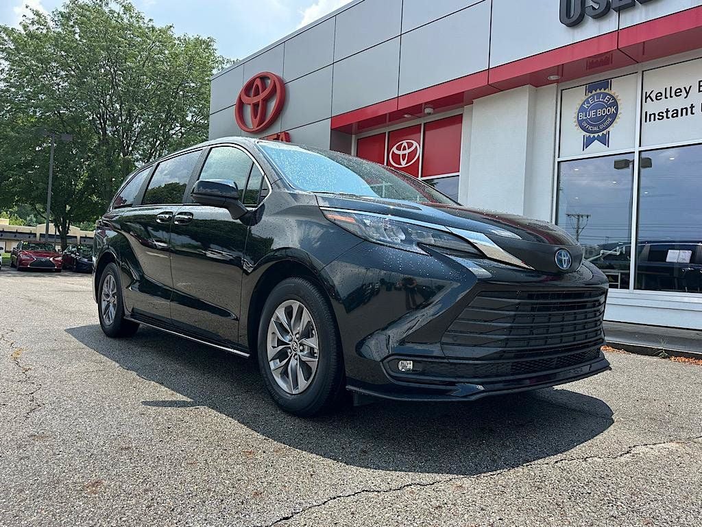 2025 Toyota Sienna XLE 7 Passenger