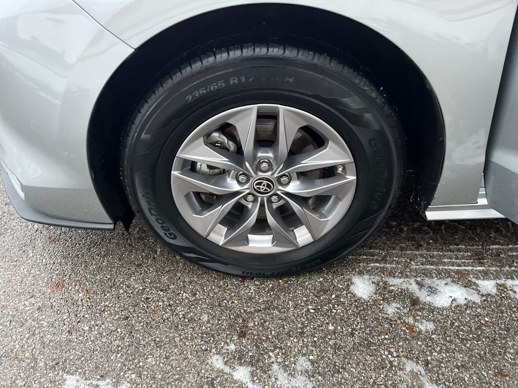 2023 Toyota Sienna XLE 7 Passenger