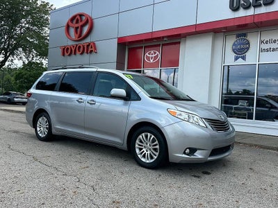 2017 Toyota Sienna XLE 8 Passenger