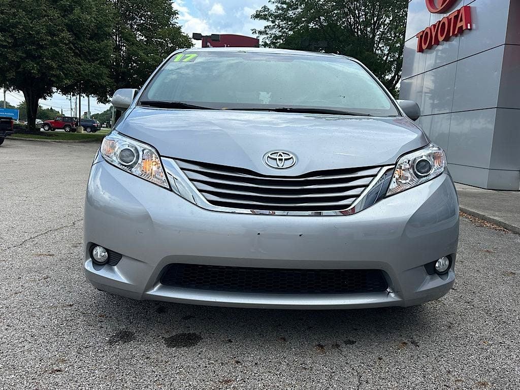 2017 Toyota Sienna XLE 8 Passenger