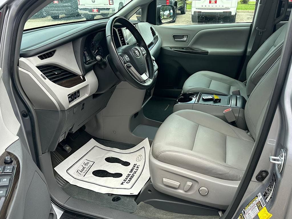 2017 Toyota Sienna XLE 8 Passenger