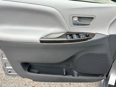 2017 Toyota Sienna XLE 8 Passenger