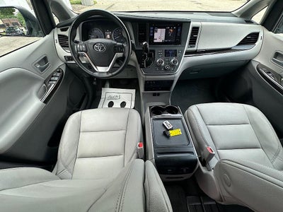 2017 Toyota Sienna XLE 8 Passenger