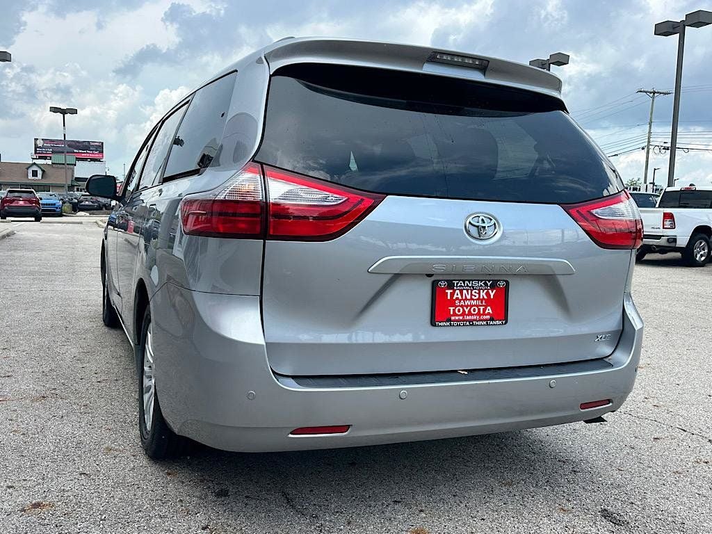 2017 Toyota Sienna XLE 8 Passenger
