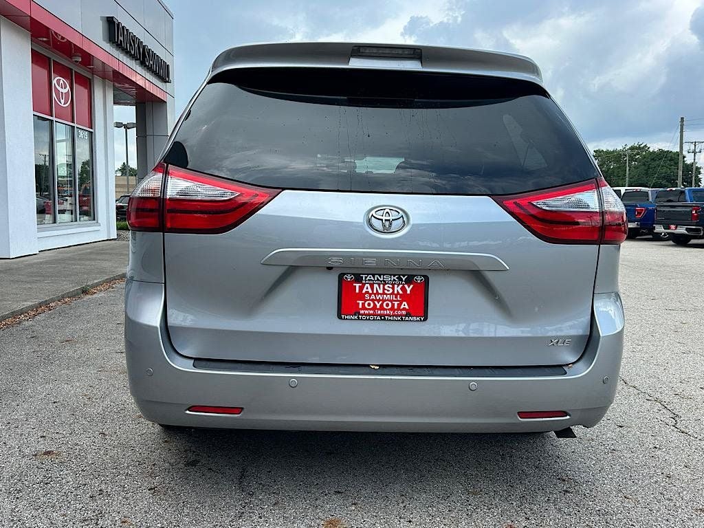 2017 Toyota Sienna XLE 8 Passenger