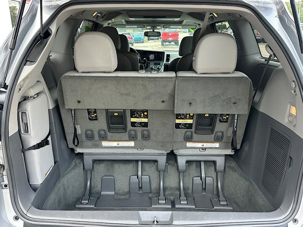 2017 Toyota Sienna XLE 8 Passenger