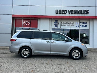 2017 Toyota Sienna XLE 8 Passenger