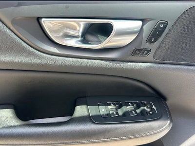 2024 Volvo S60 B5 Core Dark Theme