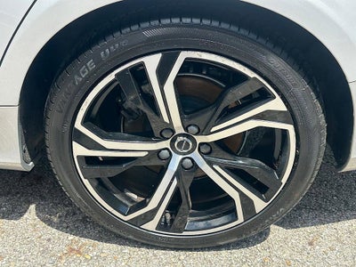 2024 Volvo S60 B5 Core Dark Theme