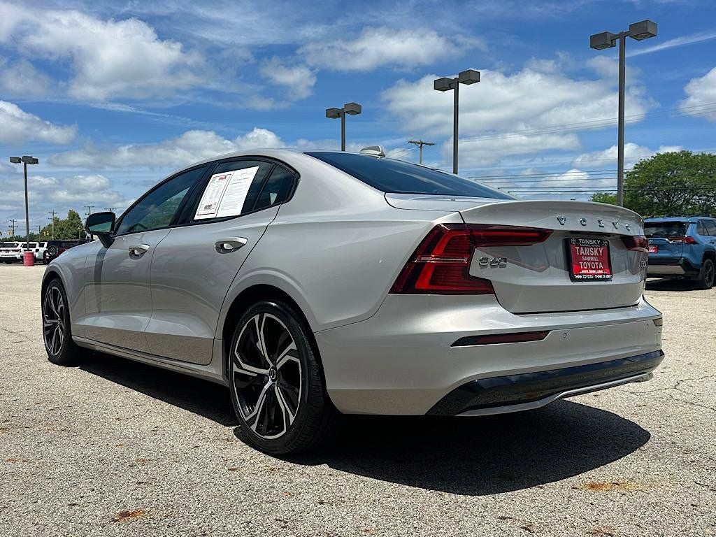 2024 Volvo S60 B5 Core Dark Theme