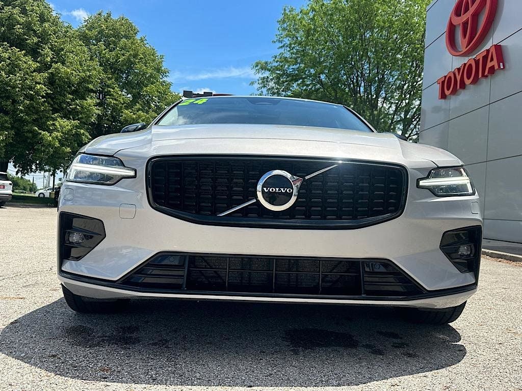 2024 Volvo S60 B5 Core Dark Theme