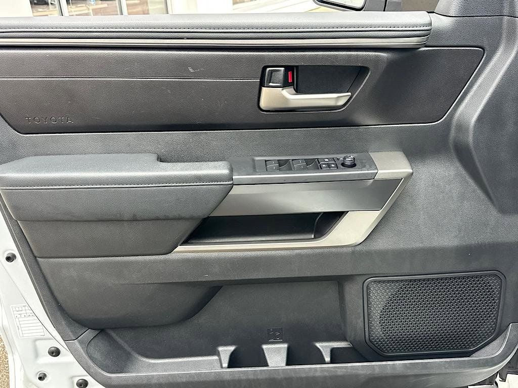 2025 Toyota Sequoia SR5