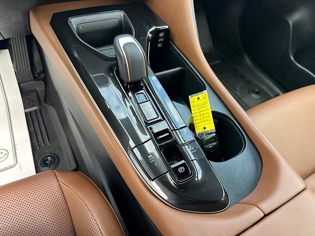 2025 Toyota Crown Signia Limited