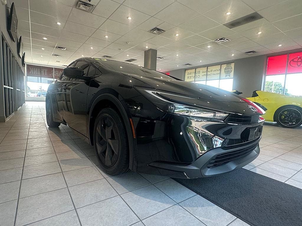 2025 Toyota Prius LE