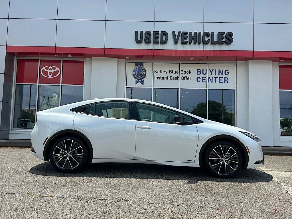 2024 Toyota Prius XLE